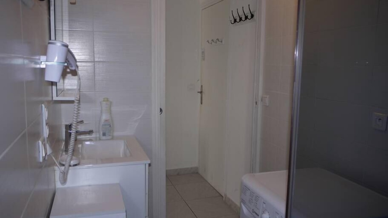 Photo of Bathroom in Gambetta