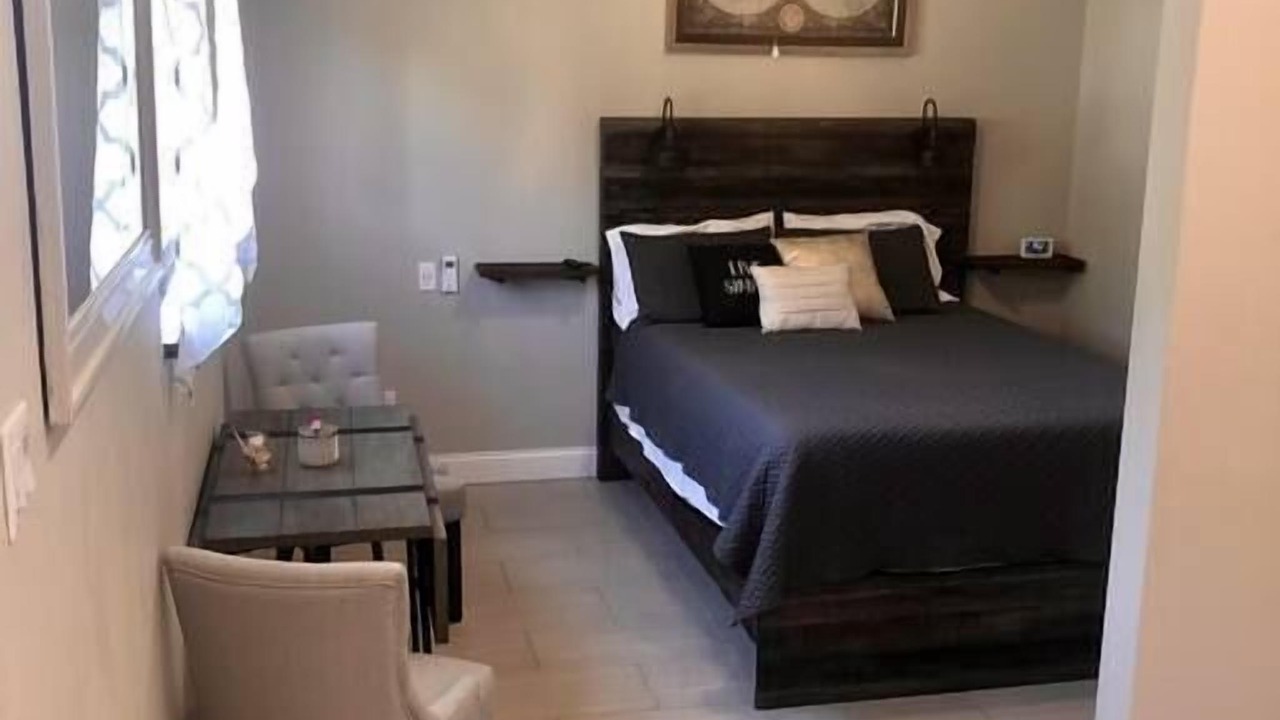 Photo of Bedroom in Azalea Park