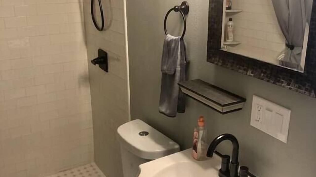 Photo of Bathroom in Azalea Park