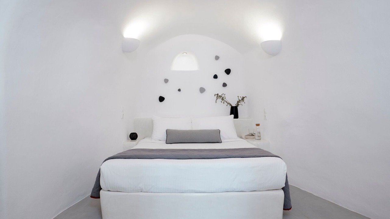 Photo of Bedroom in Oia