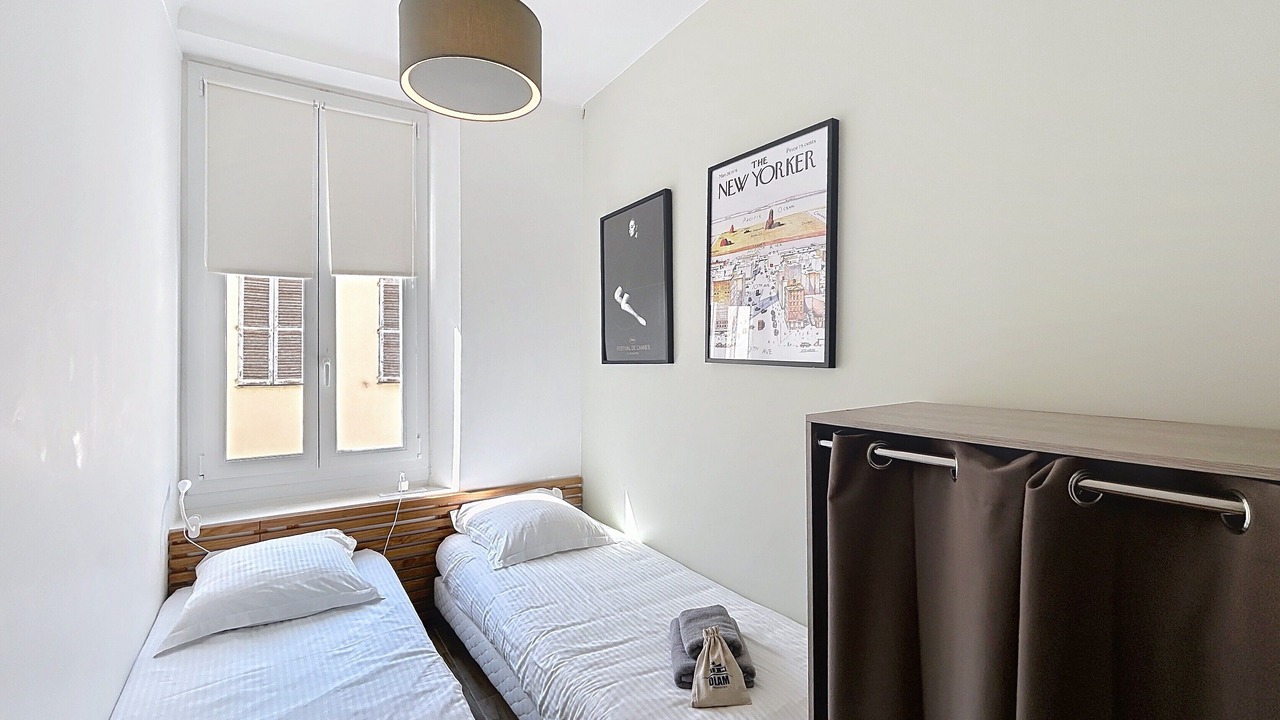 Photo of Bedroom in Cannes City Centre
