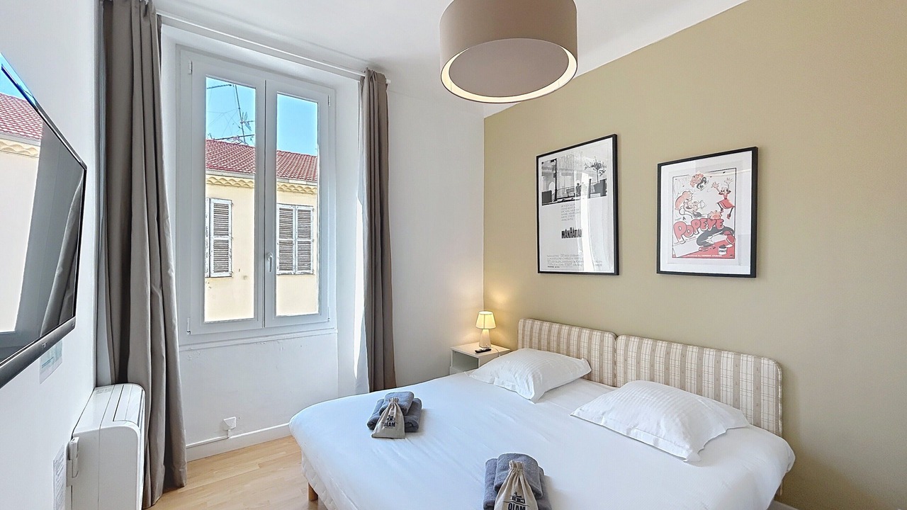 Photo of Bedroom in Cannes City Centre