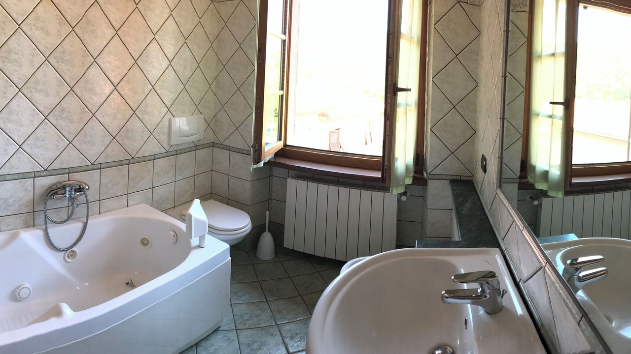 Photo of Bathroom in Marciana
