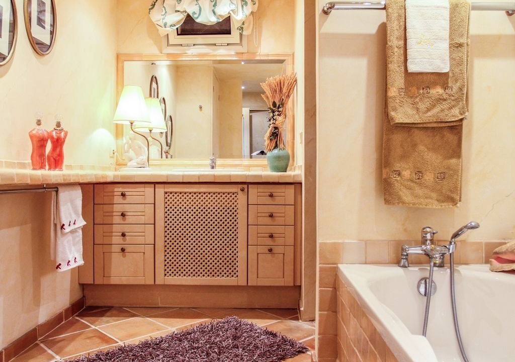Photo of Bathroom in Espero-Pax