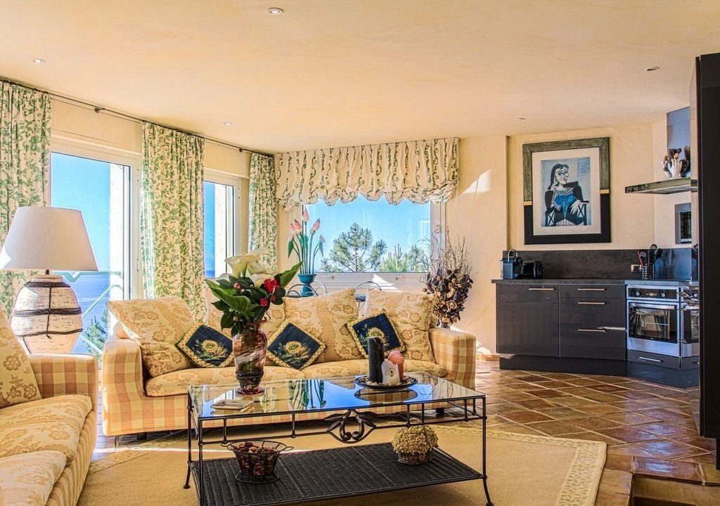 Photo of Livingroom in Espero-Pax