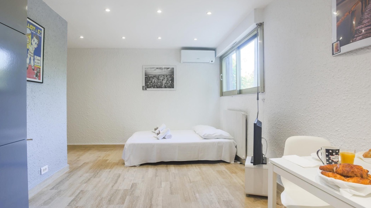 Photo of Bedroom in California - Pezou