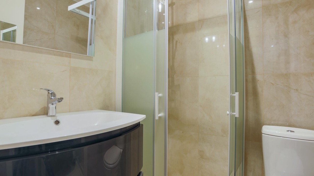 Photo of Bathroom in California - Pezou