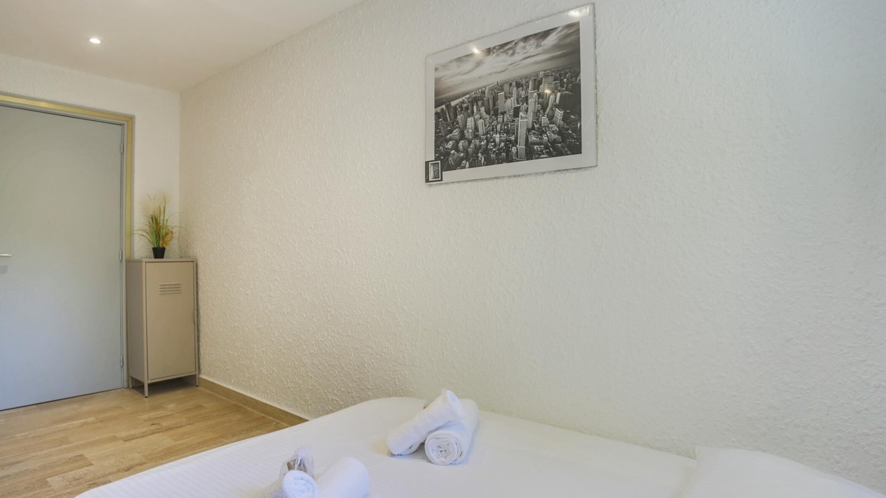 Photo of Bedroom in California - Pezou