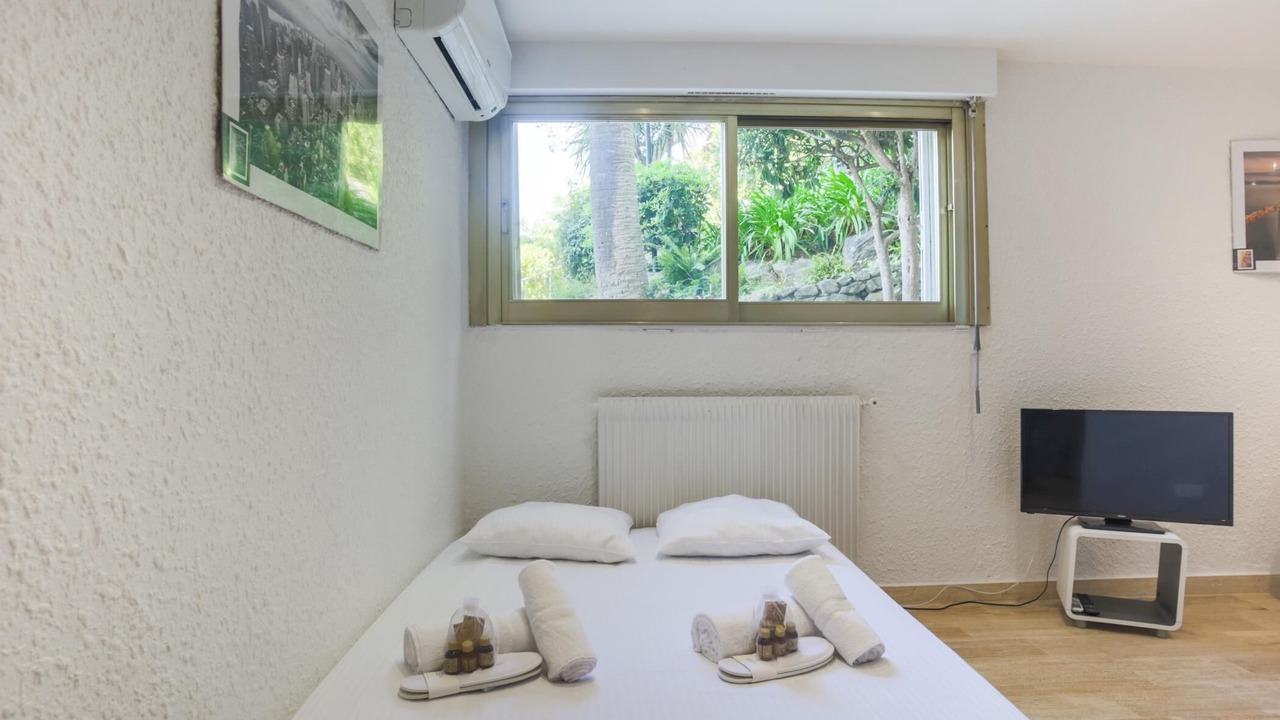 Photo of Bedroom in California - Pezou