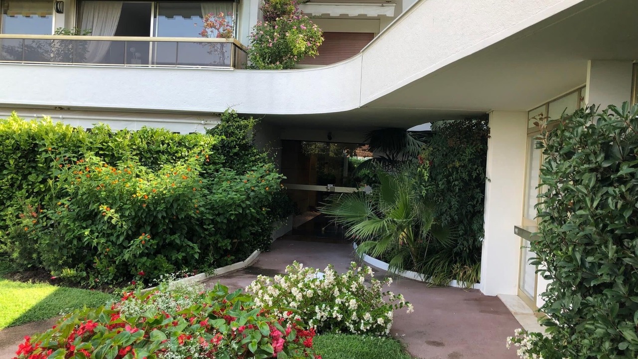 Photo of Outdoor in California - Pezou