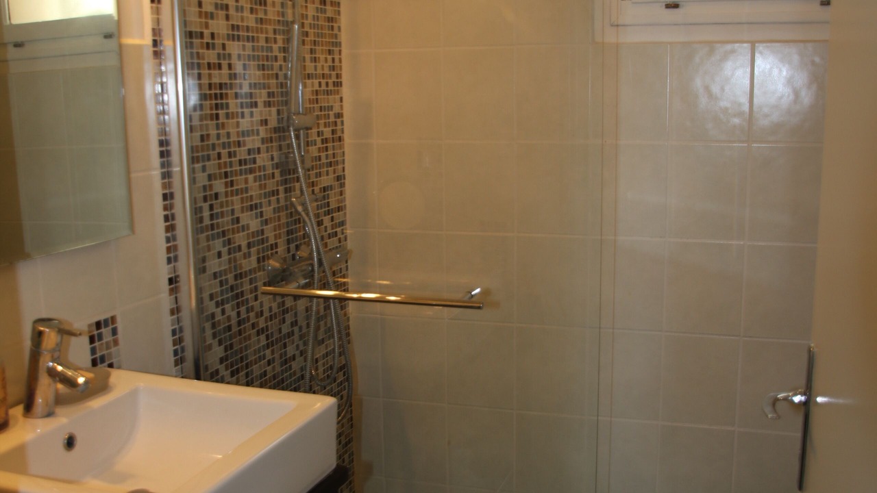 Photo of Bathroom in Contes