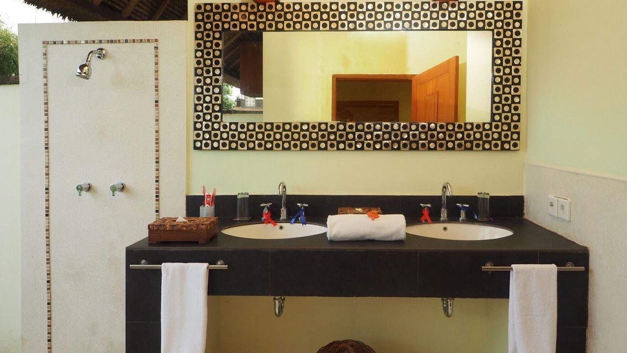 Photo of Bathroom in Buahan