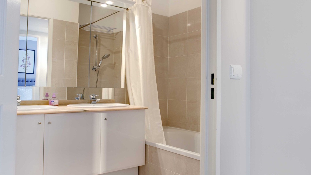 Photo of Bathroom in Prado - Republique