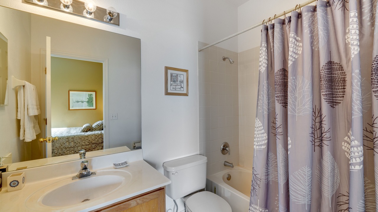 Photo of Bathroom in Crescent Lakes