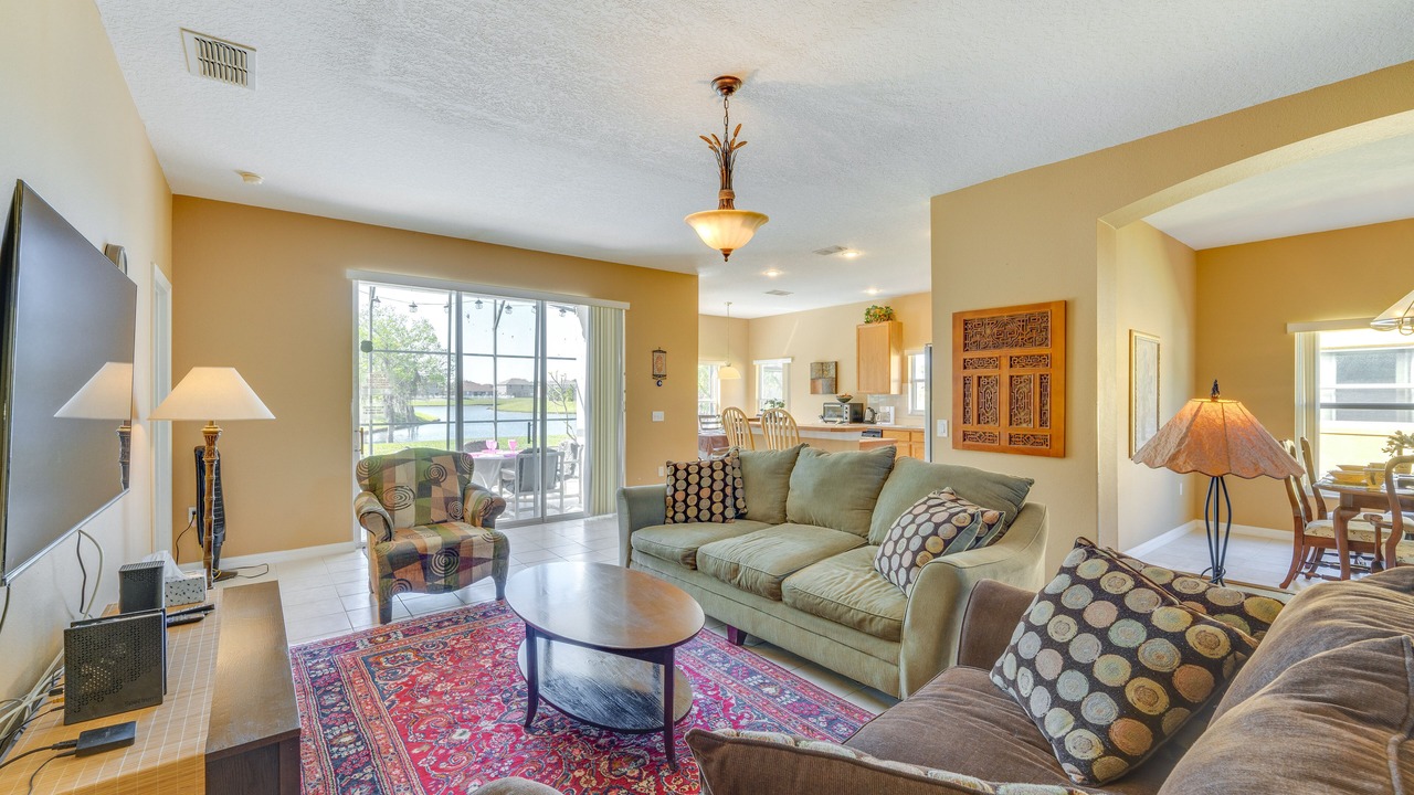 Photo of Livingroom in Crescent Lakes