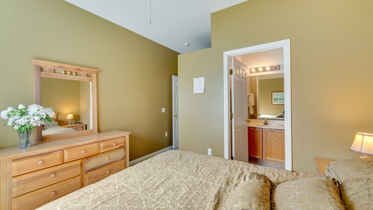 Photo of Bedroom in Crescent Lakes
