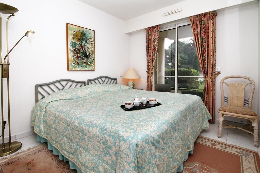 Photo of Bedroom in Mandelieu-La-Napoule