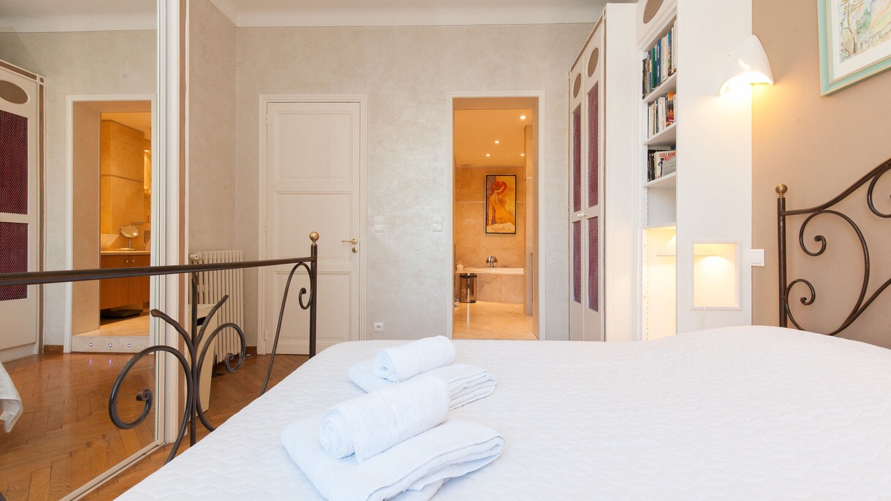 Photo of Bedroom in Cannes City Centre