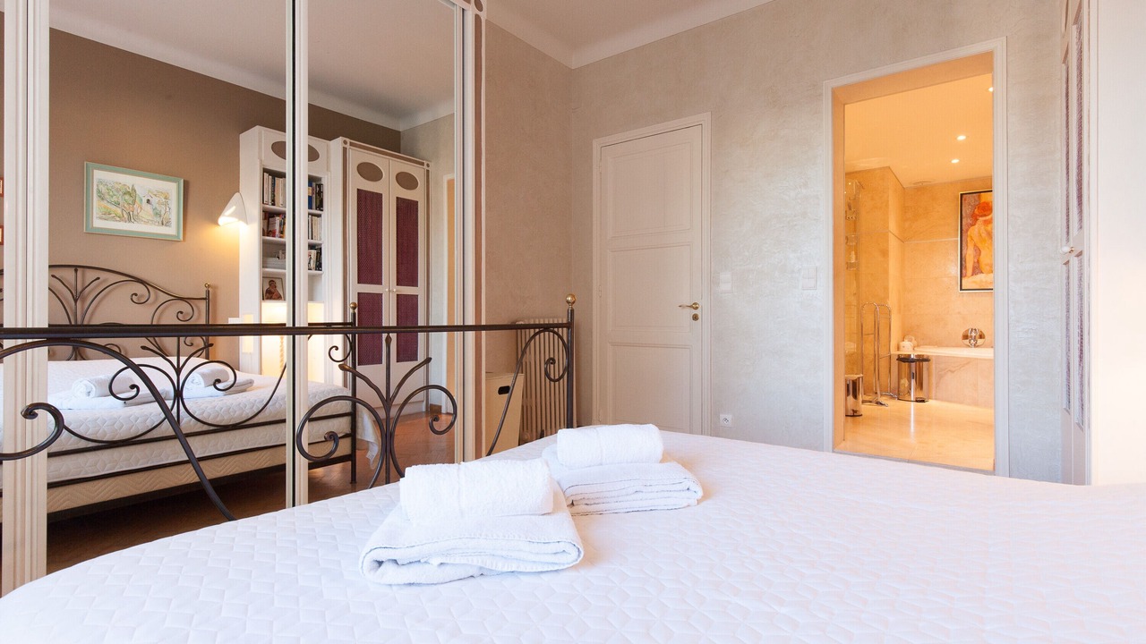 Photo of Bedroom in Cannes City Centre