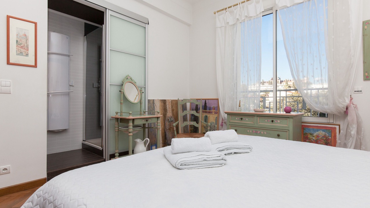 Photo of Bedroom in Cannes City Centre