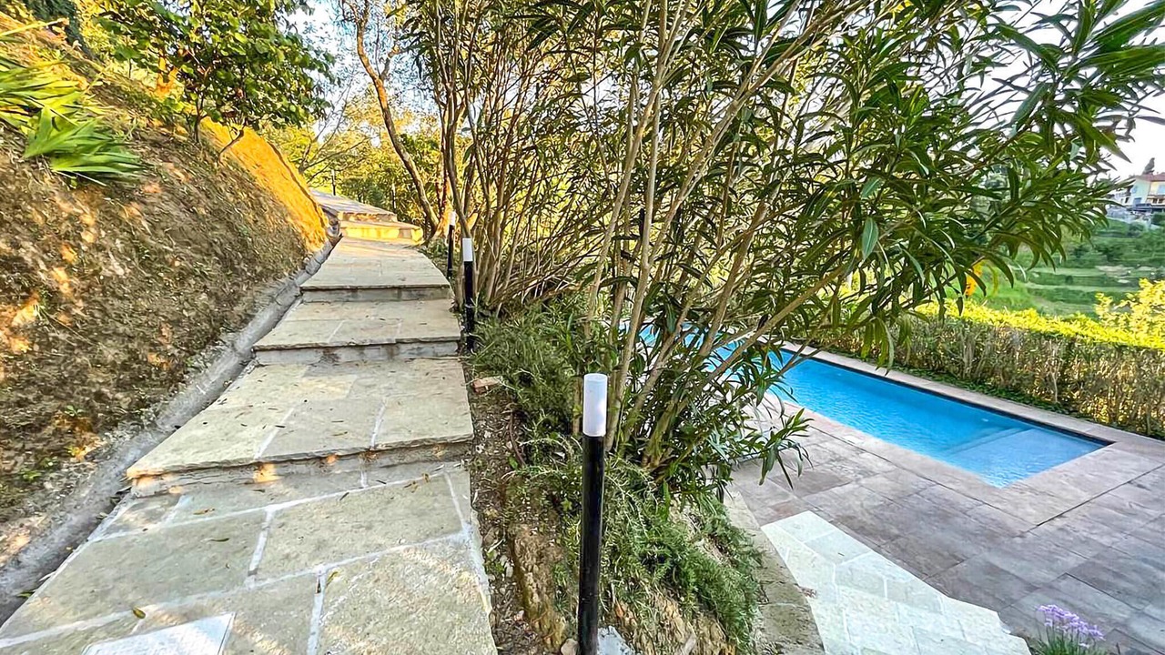 Photo of Outdoor in Lari