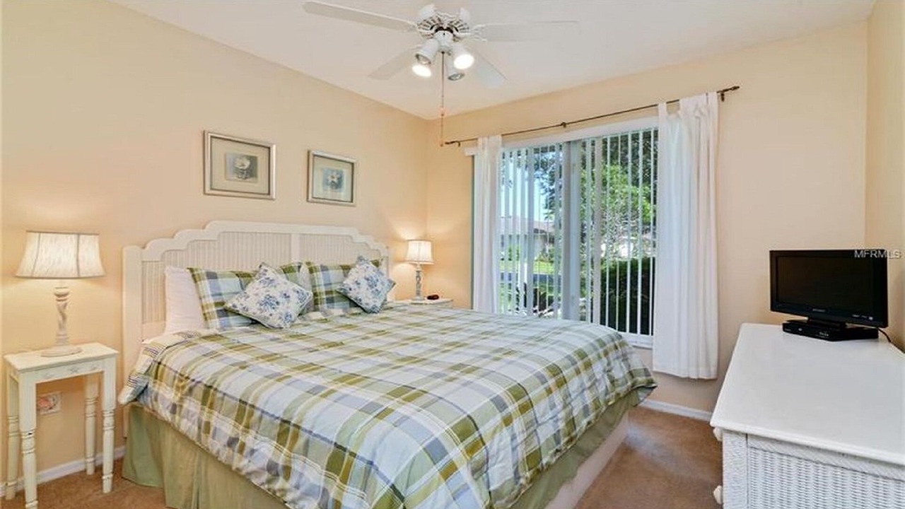 Photo of Bedroom in Sunset Lakes