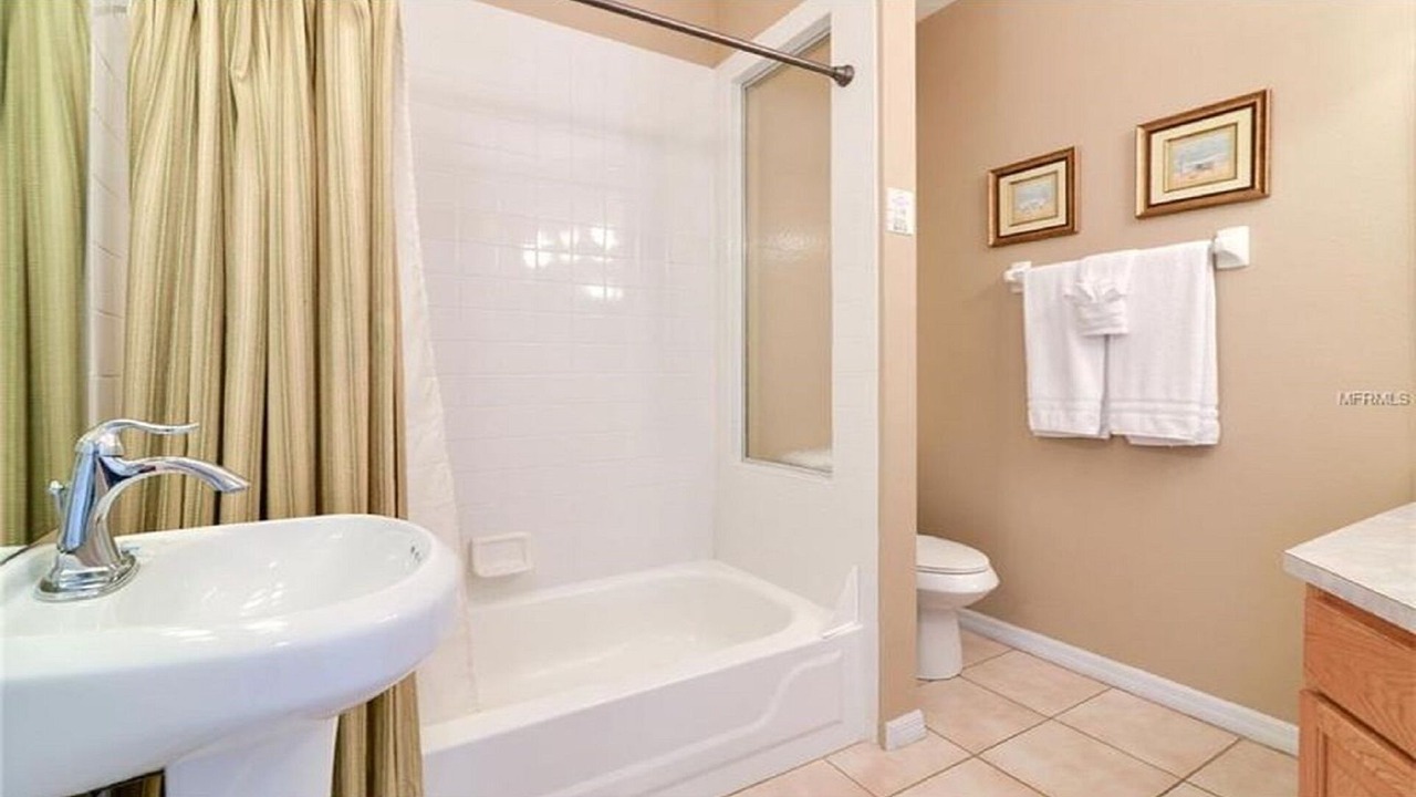 Photo of Bathroom in Sunset Lakes