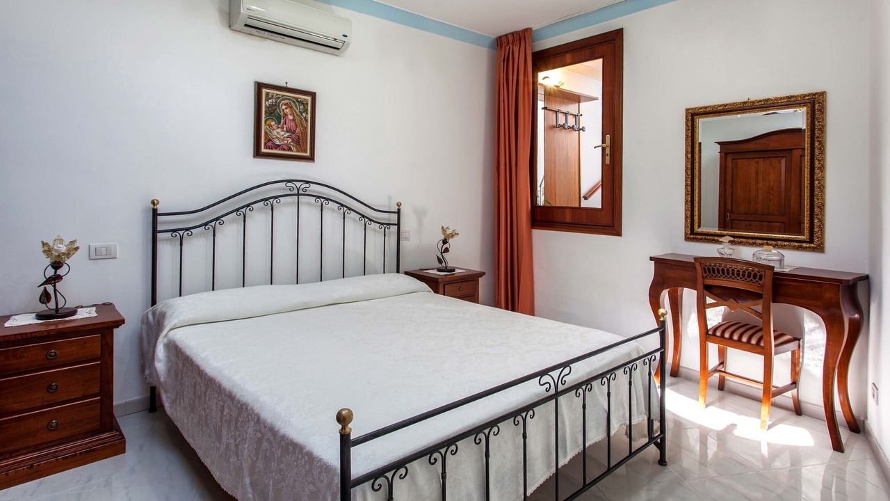 Photo of Bedroom in Furore
