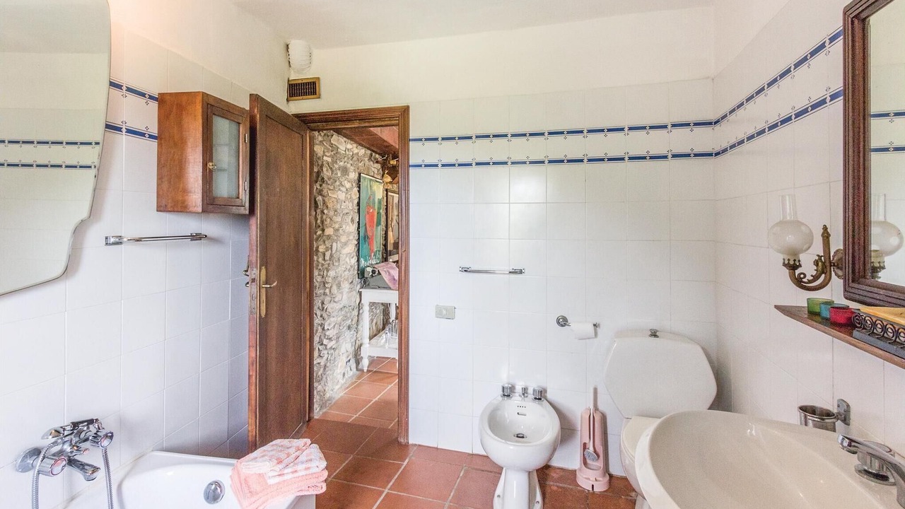 Photo of Bathroom in Comano
