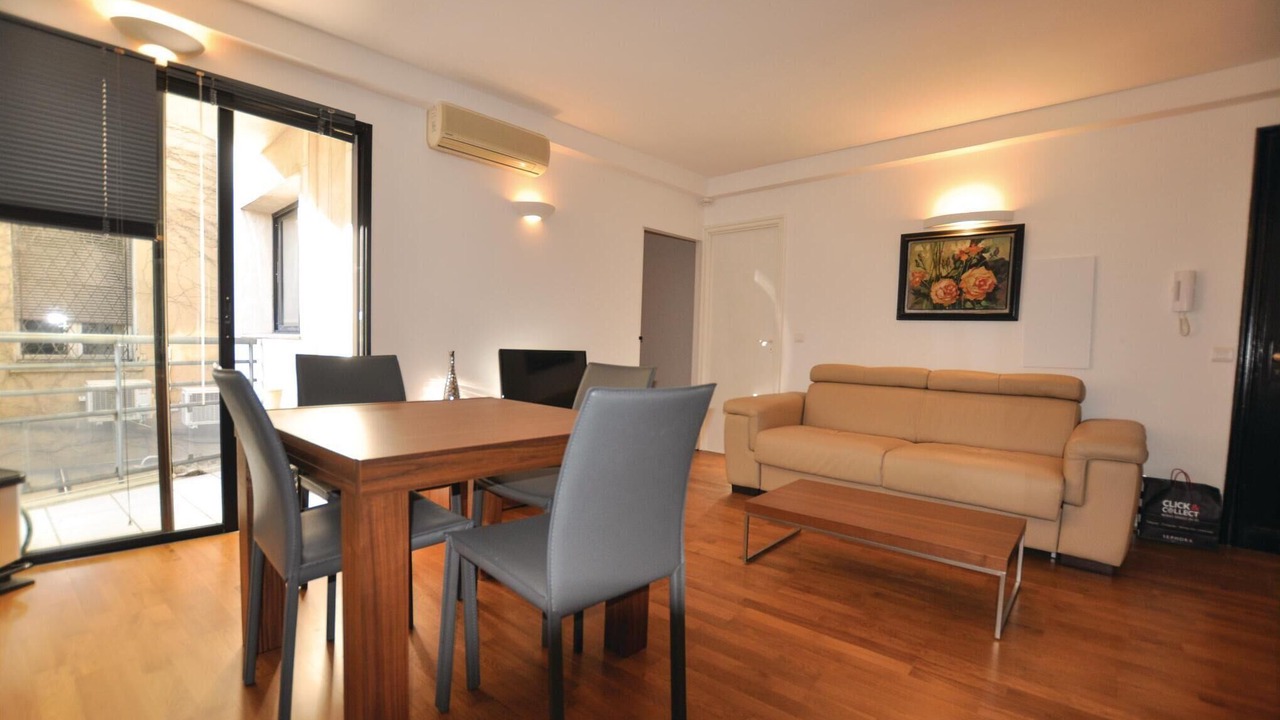 Photo of Bedroom in Cannes City Centre