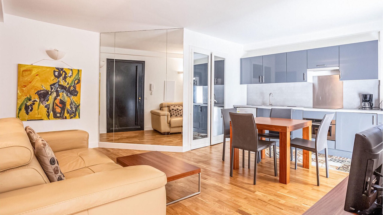 Photo of Bedroom in Cannes City Centre