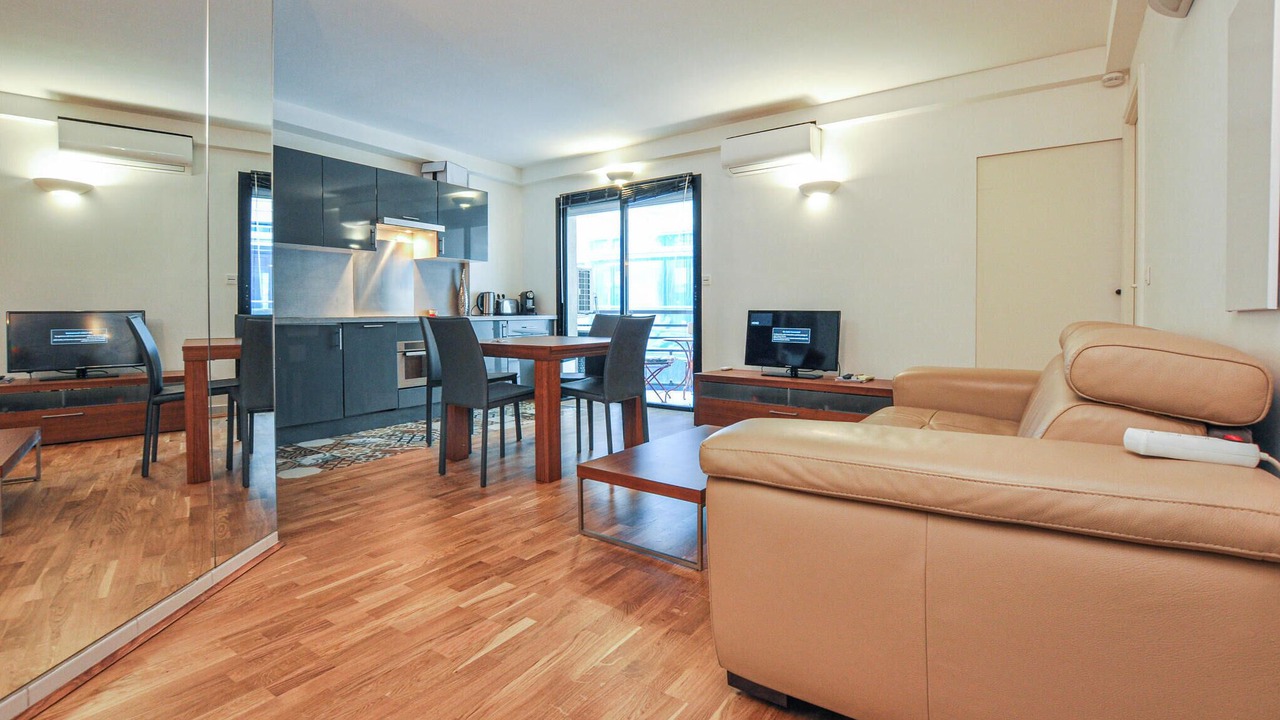 Photo of Bedroom in Cannes City Centre