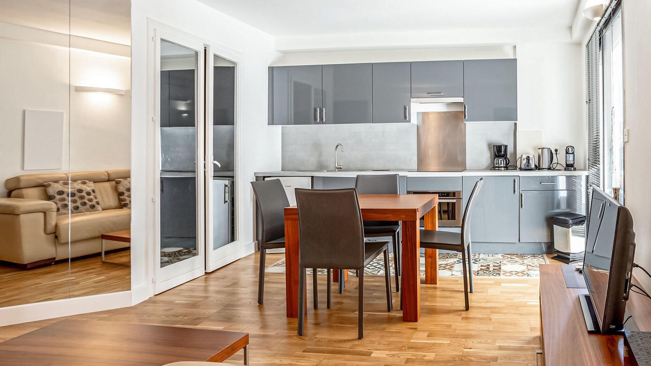 Photo of Bedroom in Cannes City Centre