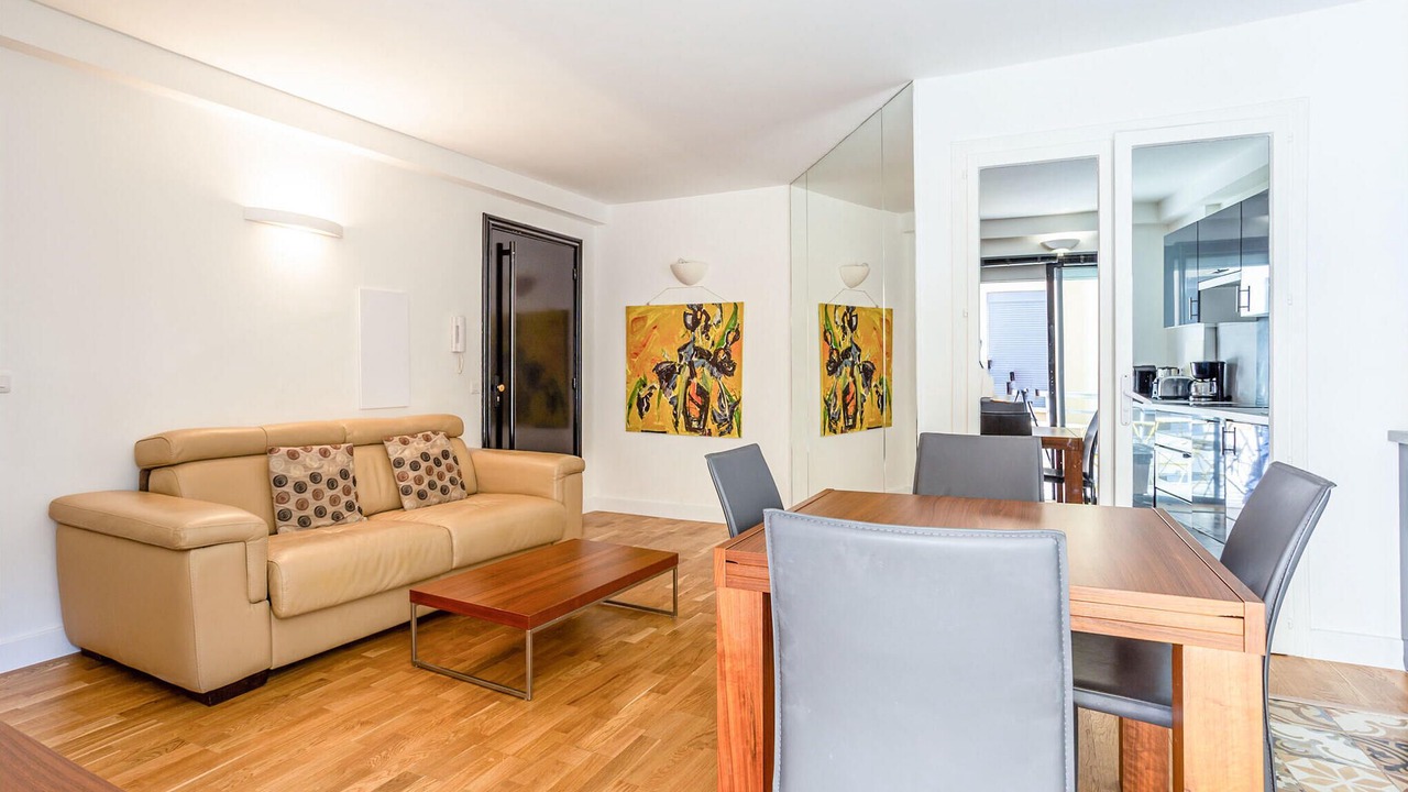 Photo of Bedroom in Cannes City Centre