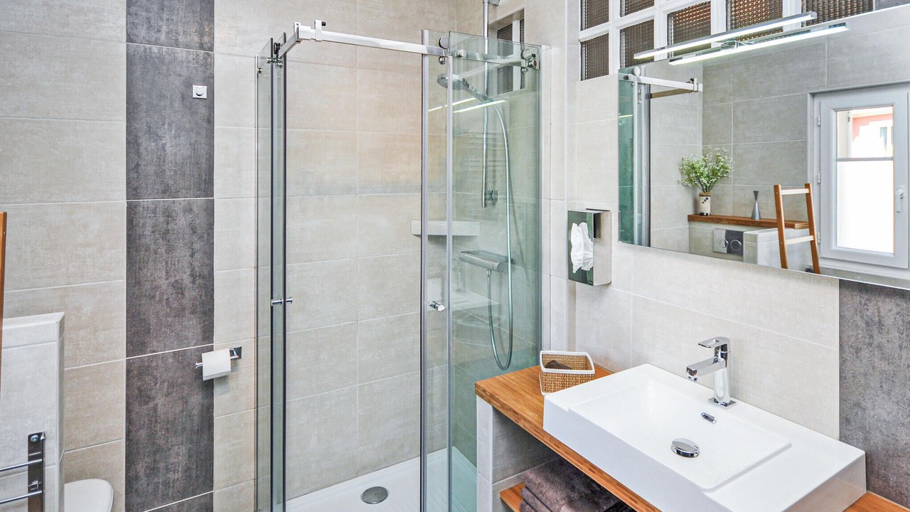 Photo of Bathroom in California - Pezou