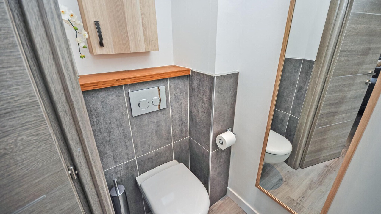 Photo of Bathroom in California - Pezou