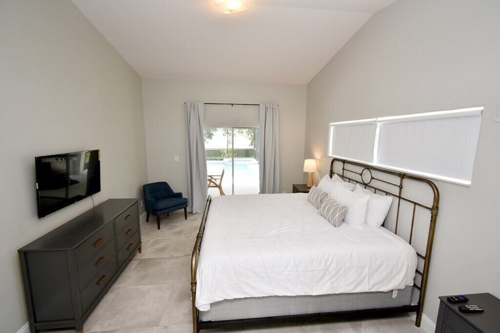 Photo of Bedroom in Greater Groves
