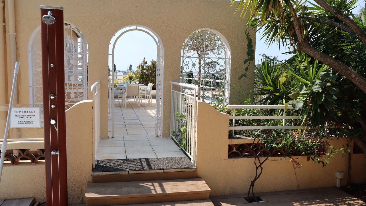 Photo of Outdoor in California - Pezou