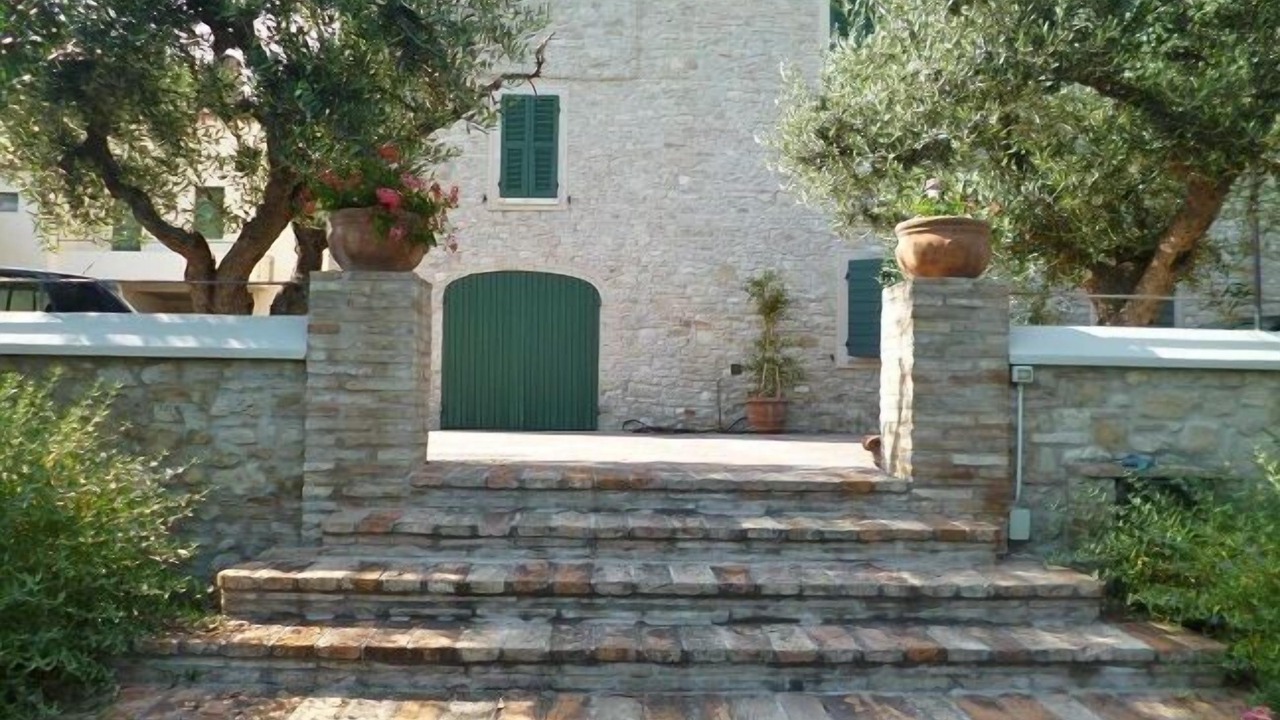 Photo of Outdoor in Avenale