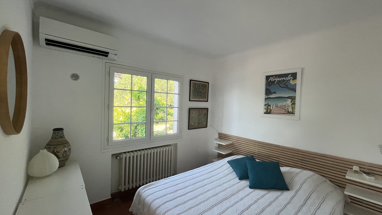 Photo of Bedroom in Guerrevieille