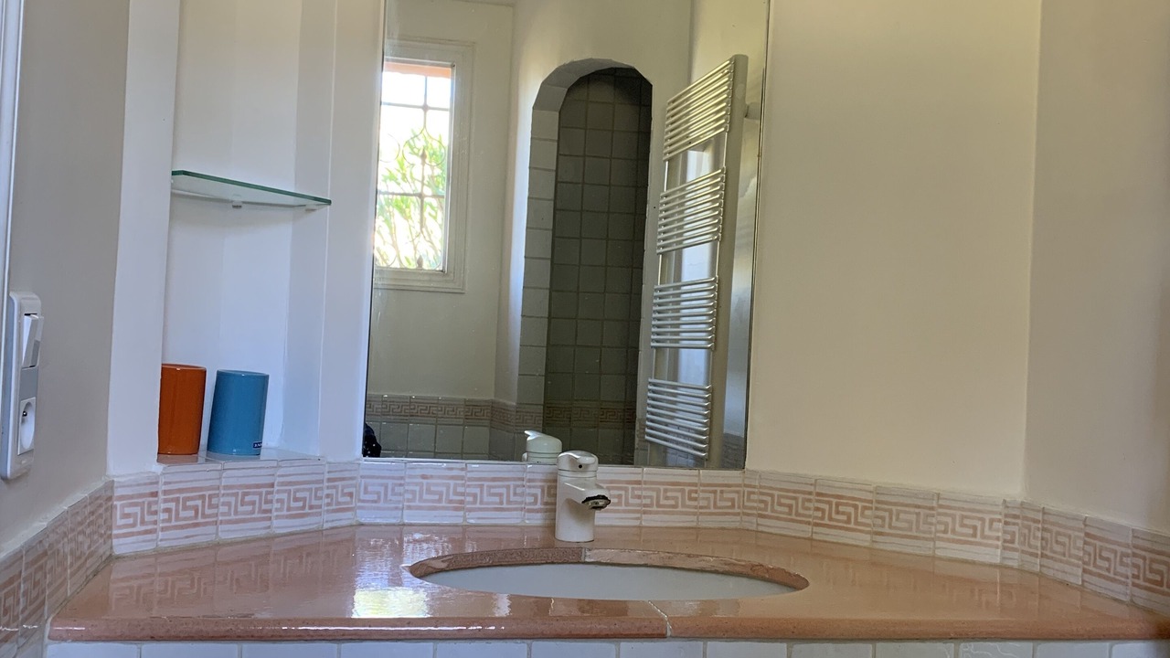 Photo of Bathroom in Guerrevieille