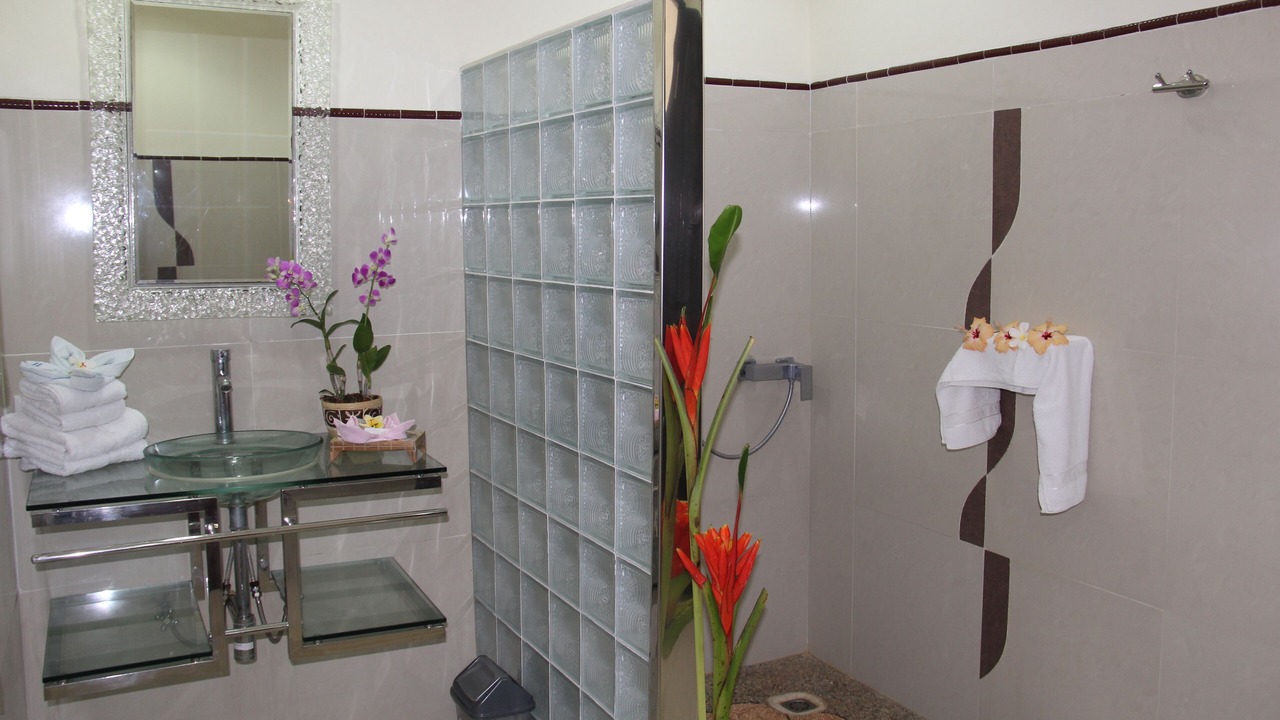 Photo of Bathroom in Umeanyar