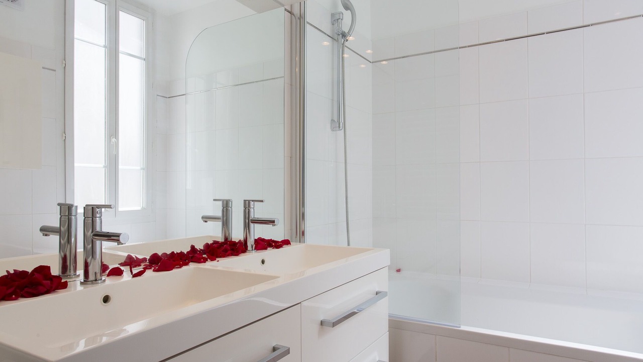 Photo of Bathroom in Musicians Quarter