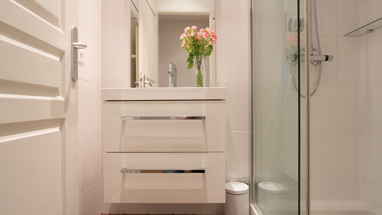 Photo of Bathroom in Musicians Quarter