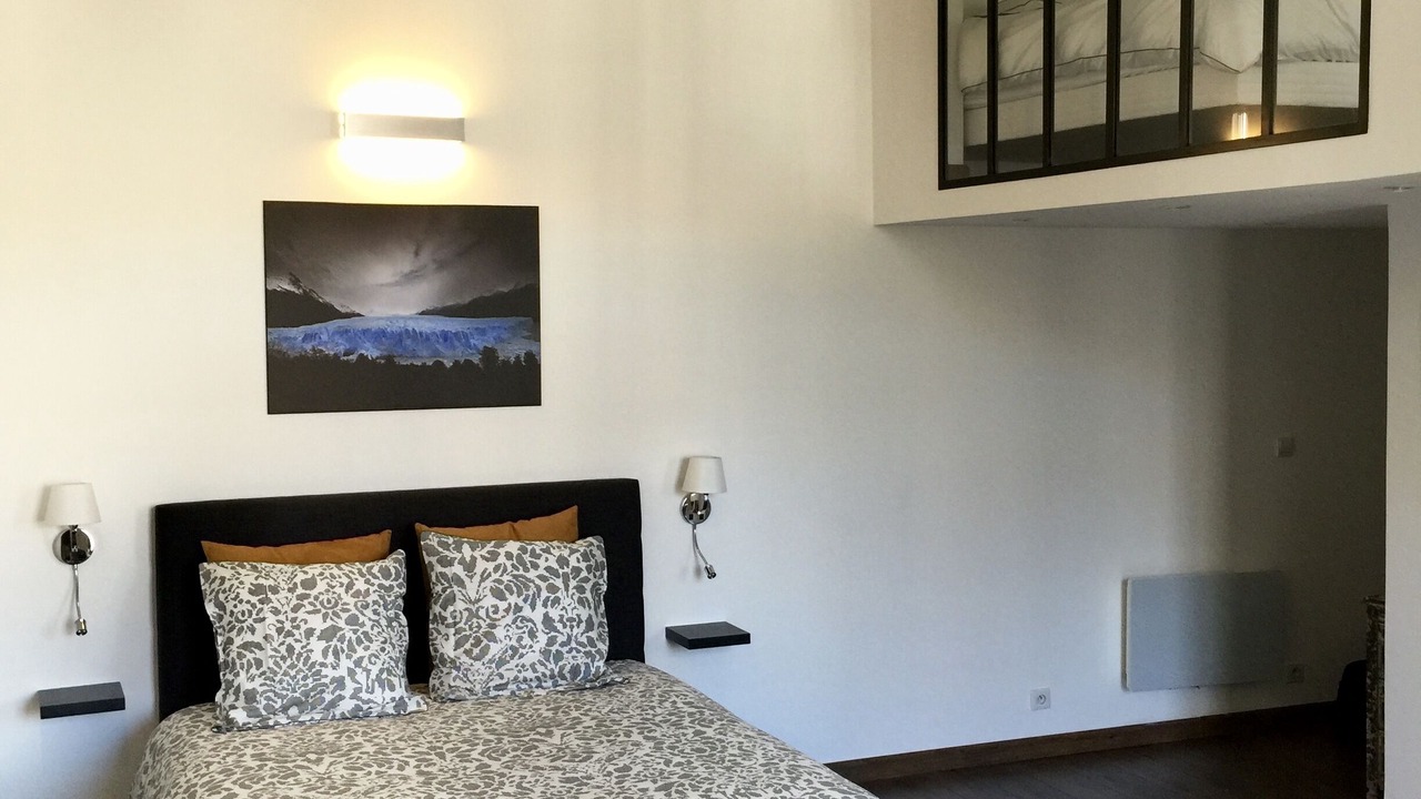 Photo of Bedroom in Cannes City Centre