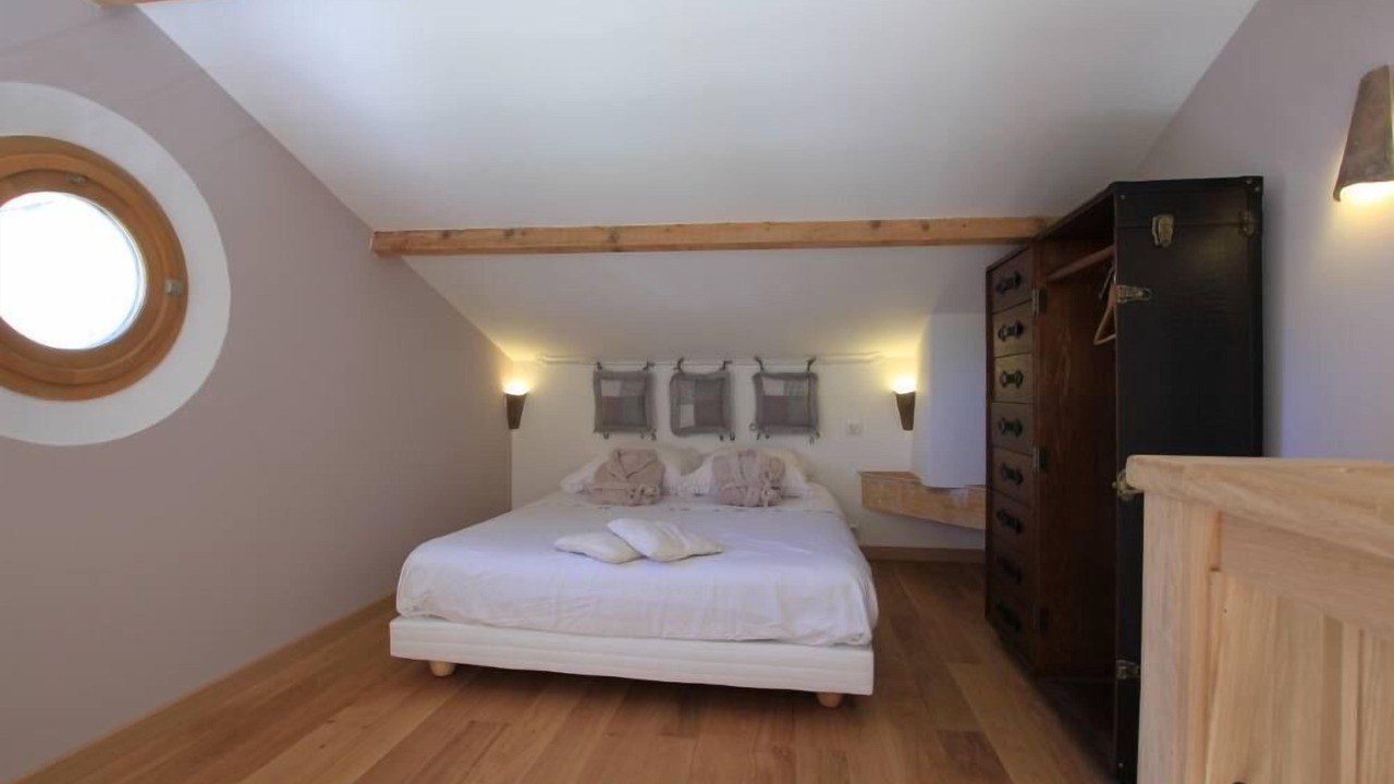 Photo of Bedroom in Antibes City Centre