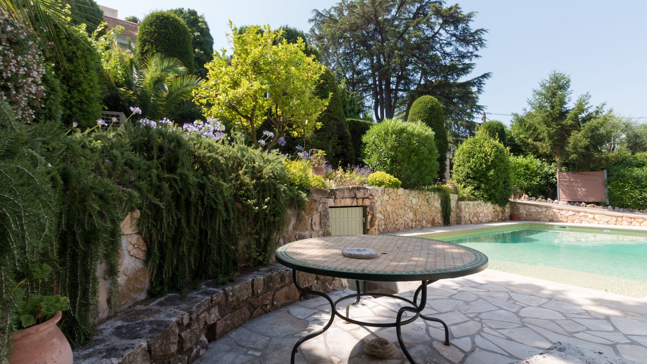Photo of Outdoor in California - Pezou