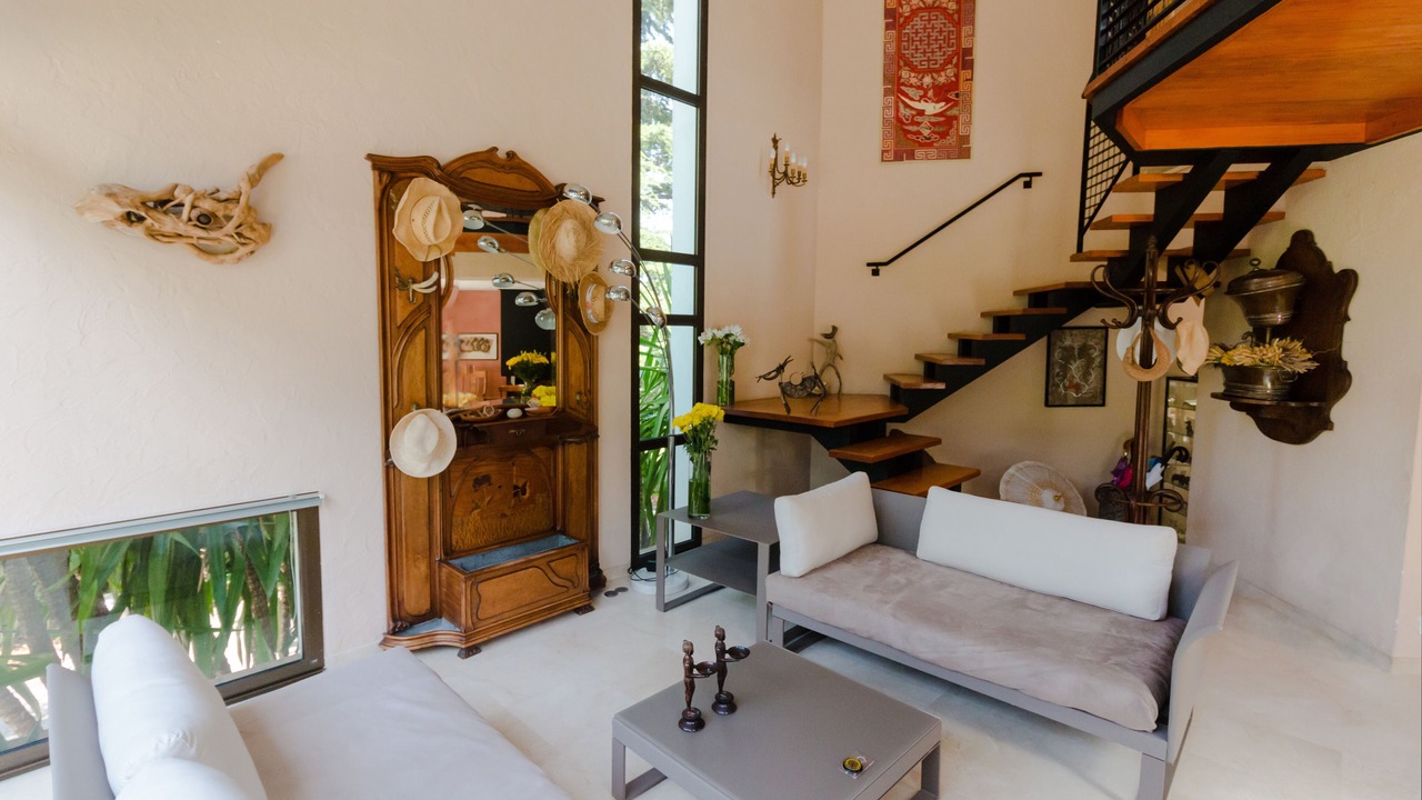 Photo of Livingroom in California - Pezou