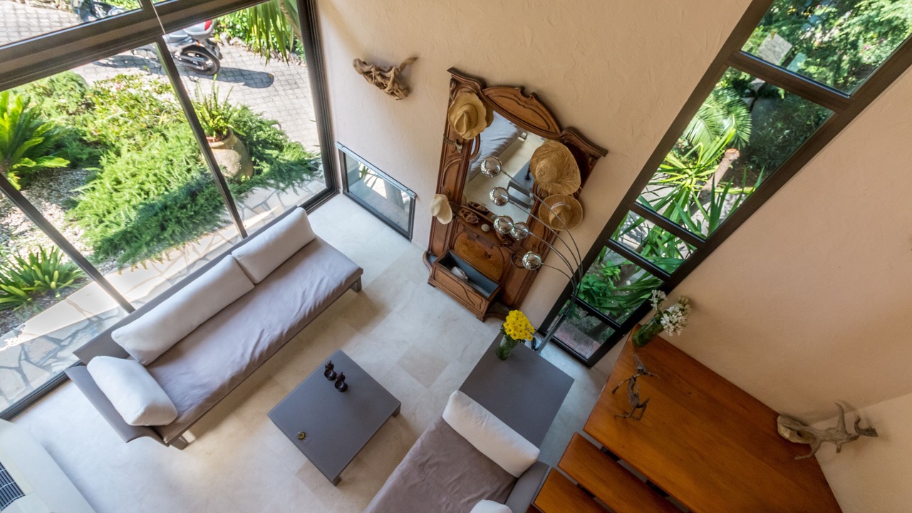 Photo of Livingroom in California - Pezou
