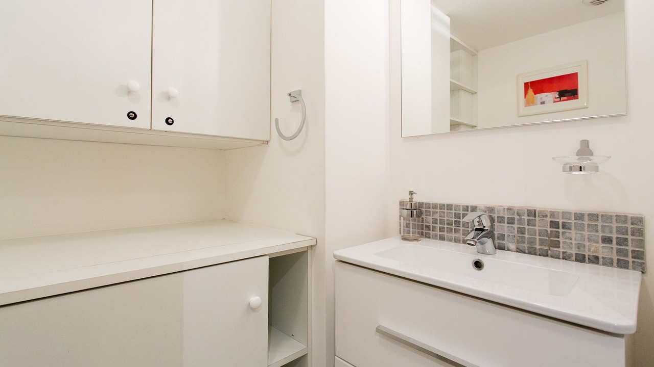 Photo of Bedroom in Antibes City Centre